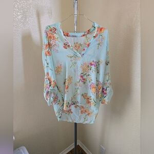 TeenBell Lightweight 3/4 Sleeve Floral Blouse